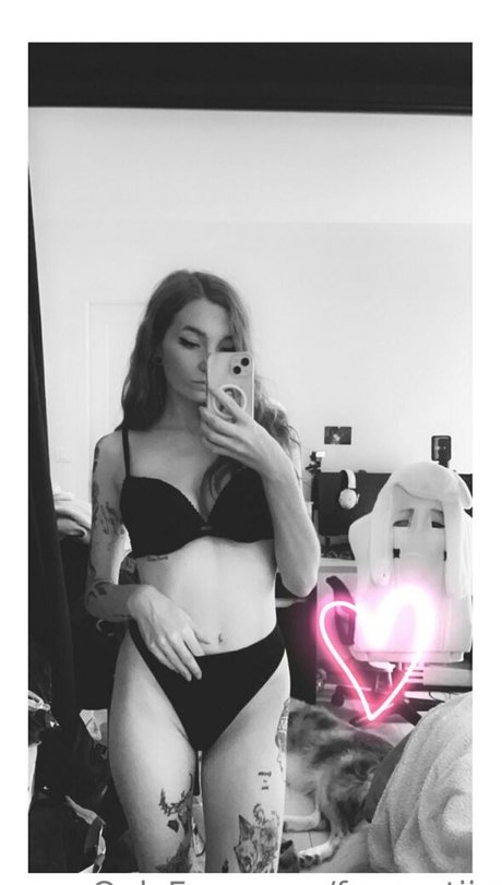 Foxycutiie nudes pornstar image