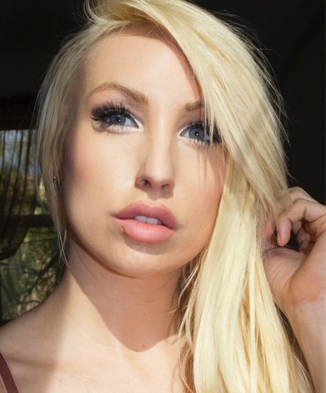 LasVegasBarbie pornstar top photo