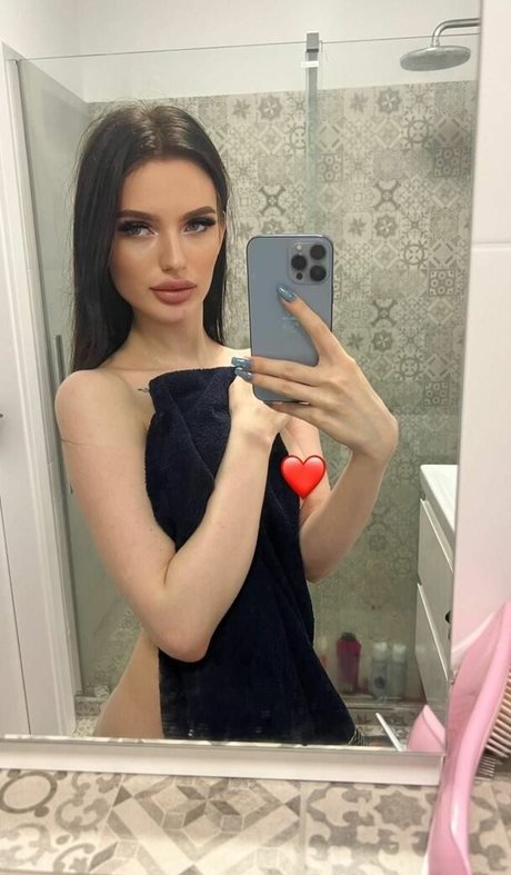 megan brunette pretty actress img