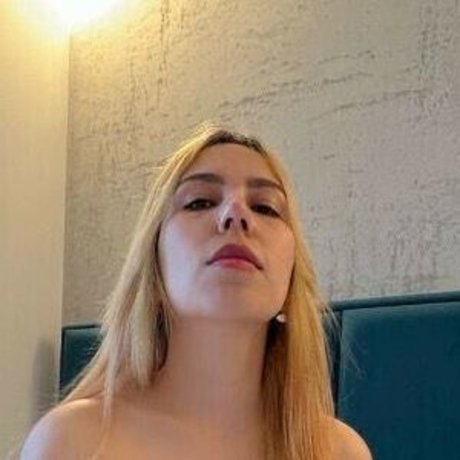 Yogsheee model photos