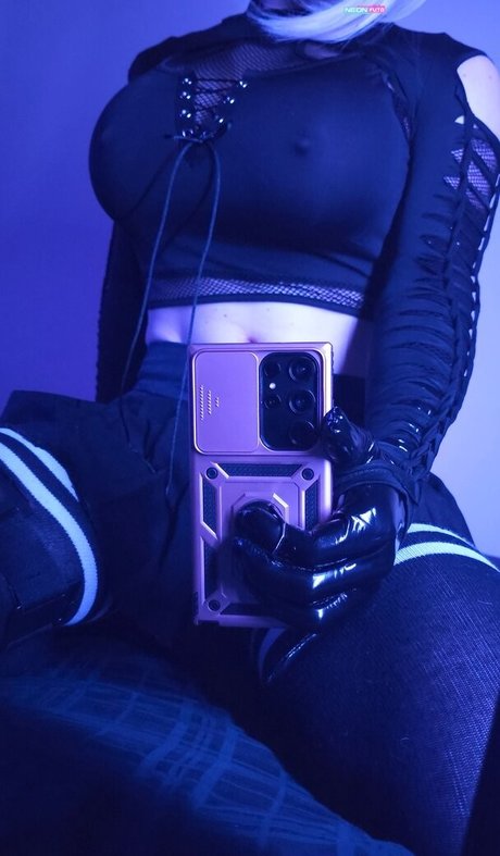 neonfuta nude model photo