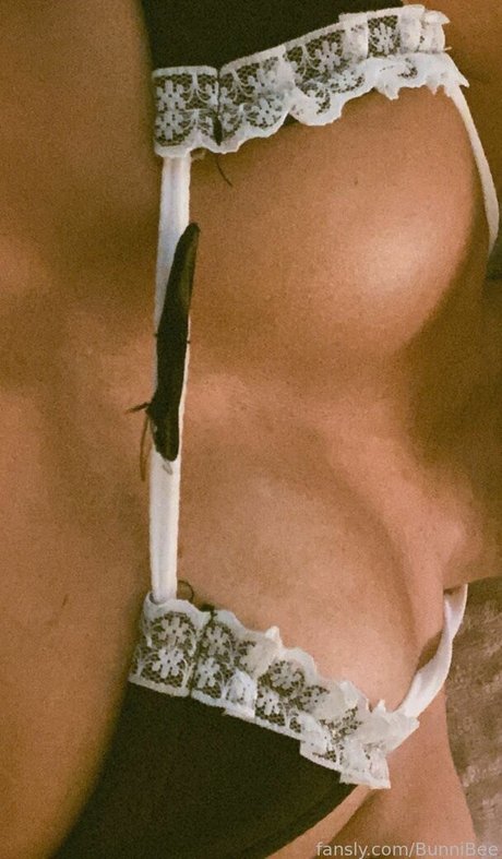 BunniBee pornstar erotic photos