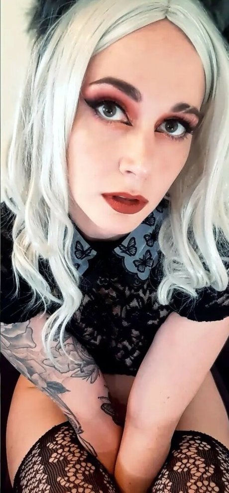 Salunes secret naked actress img