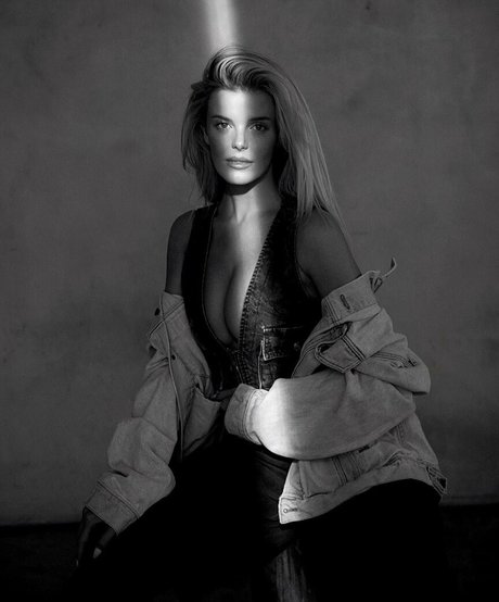 Mckenzie Hewson model nude images