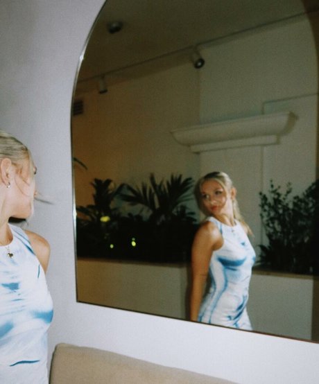 Julia Hart model art img