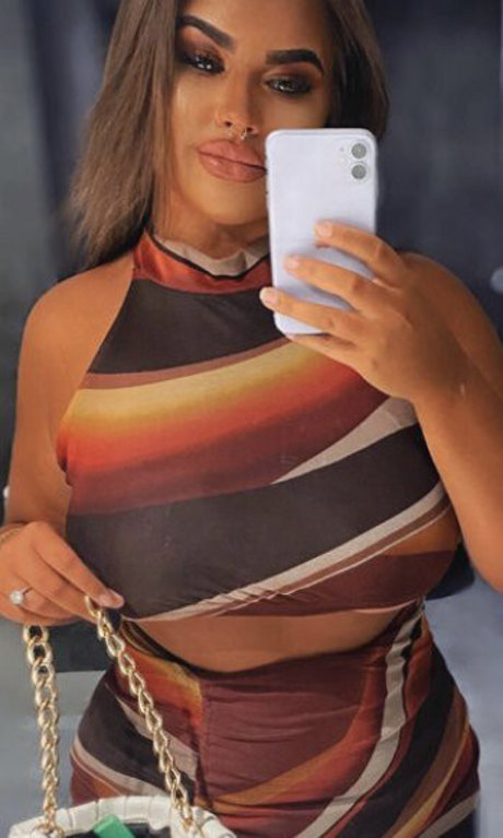 Nicole Barker sexy actress pics