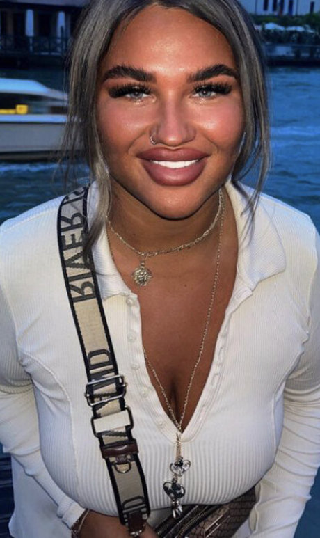 Nicole Barker model beautiful pics