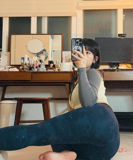 Heeheemoon pornstar art photo