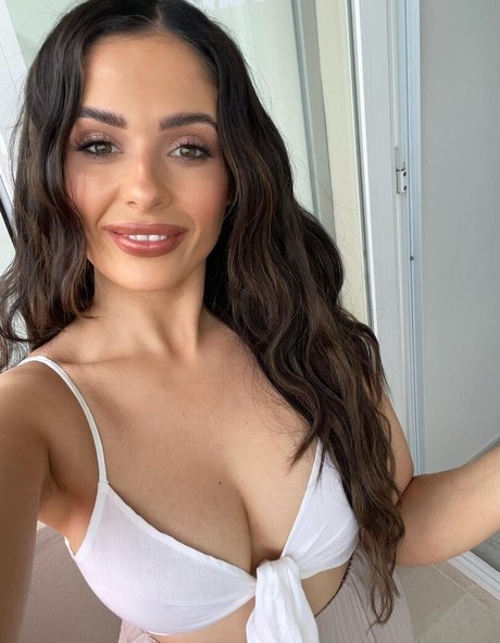 Megan L xxx model img