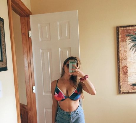 Sara Brooks hd star images