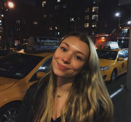 Sara Brooks nudes model img