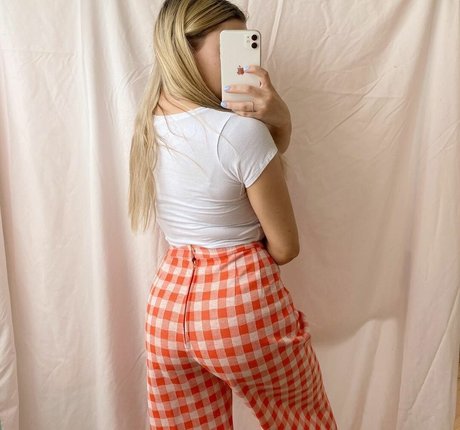 Sara Brooks naked model archive