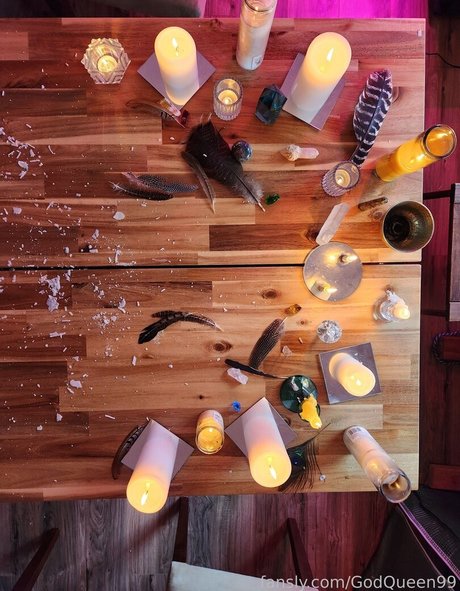 GodQueen99 art model photo