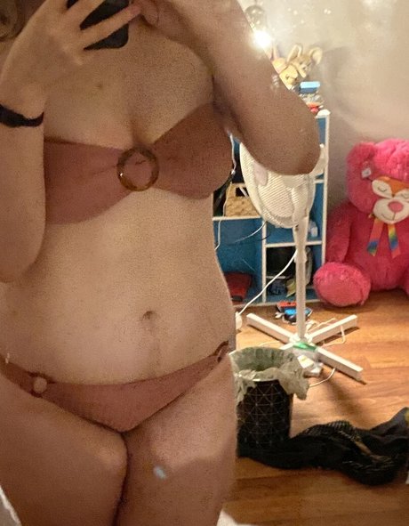 Frozen Cherry beautiful pornstar image