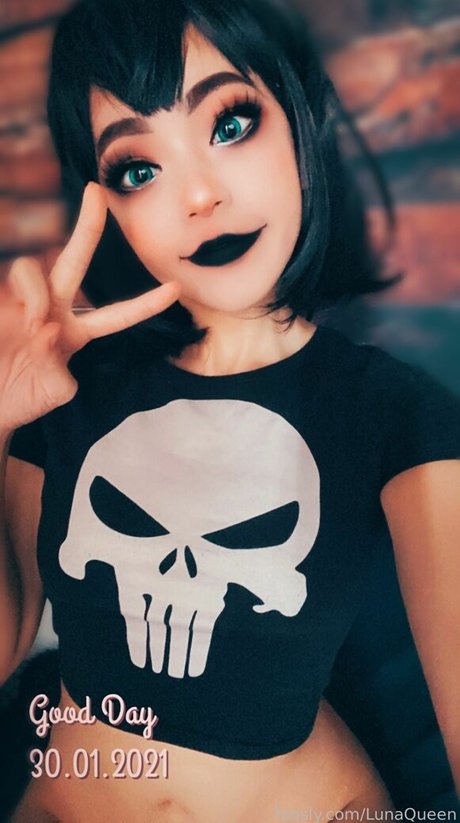 Lunaqueen exclusive model photo