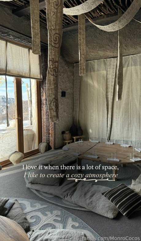 MonroCocos free pornstar pic