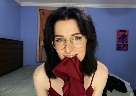 AnnieDro perfect actress pictures