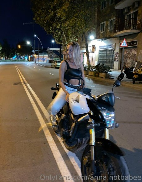 girlfriend onlyfans sexy naked pics