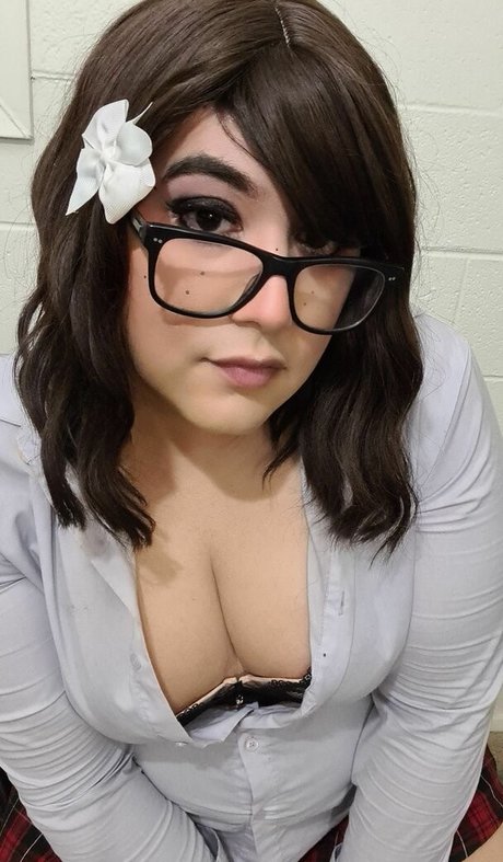 KittyFrills star pornographic images