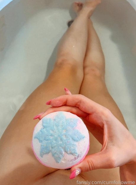 cumfollowme naked model pic