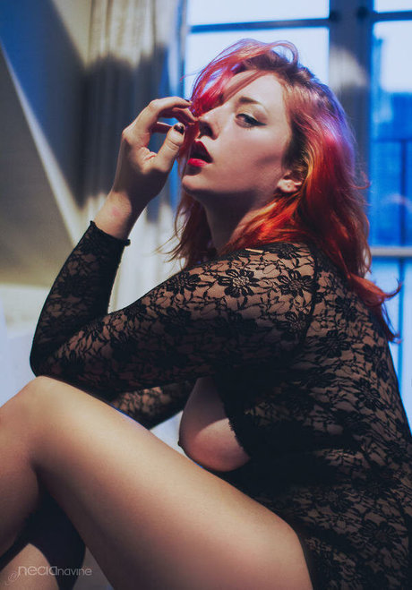 Necianavine star naked photo