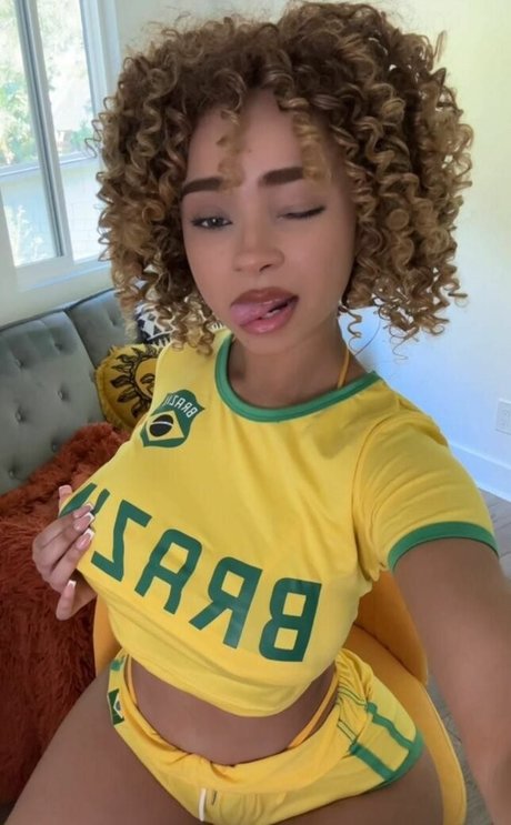 KiaraPeachy star pretty gallery