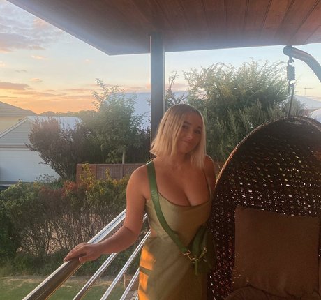 Arlea pretty actress photo