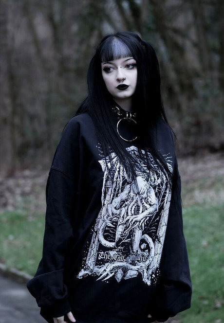 CreepyCassy top model img