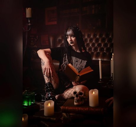 CreepyCassy nude actress galleries