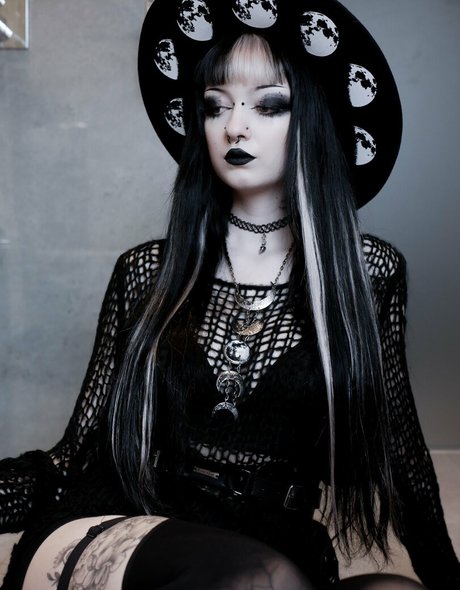 CreepyCassy erotic actress pictures