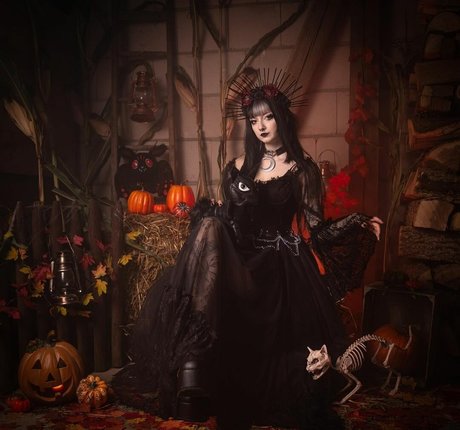 CreepyCassy hot star archive