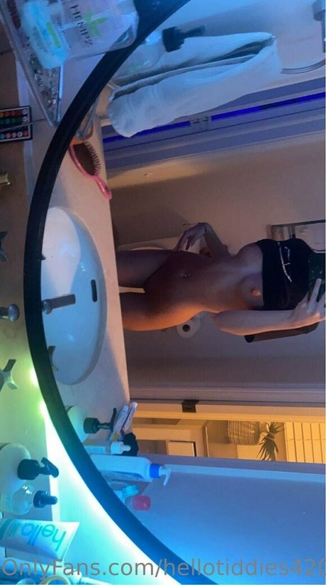 josswrld hot model image