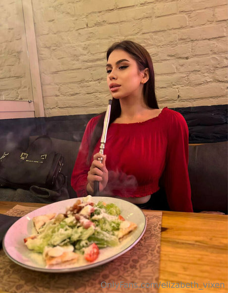 elizabeth natural top model photos