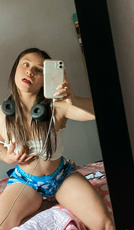 georlu star nudes image