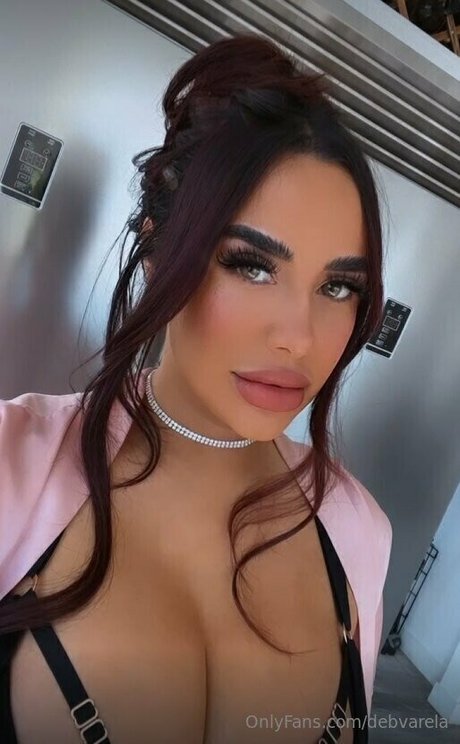 debvarela model exclusive img