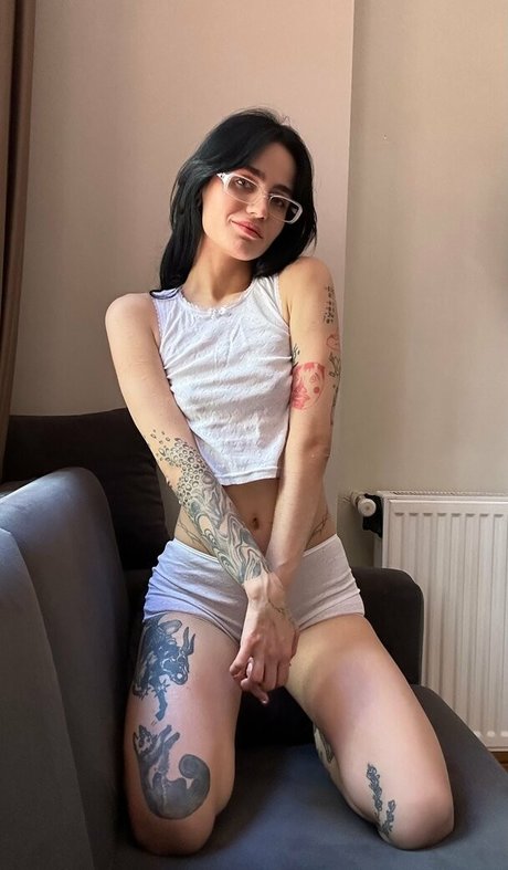 18 year old onlyfans naked images