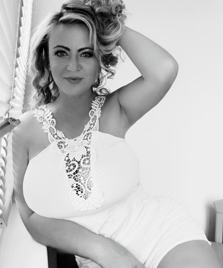 Berina Fati star hot picture