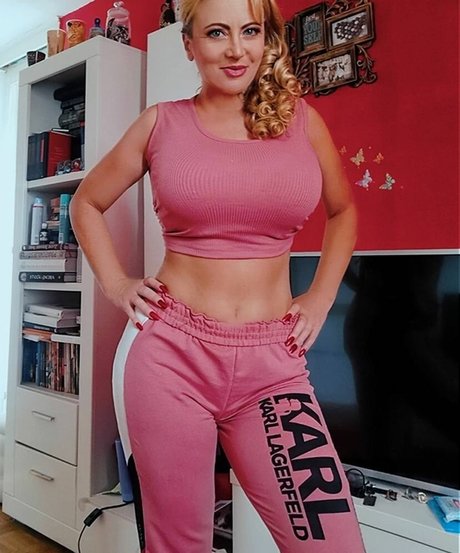 Berina Fati star high quality photos