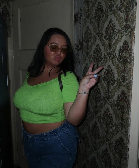 caravernon nude model pic