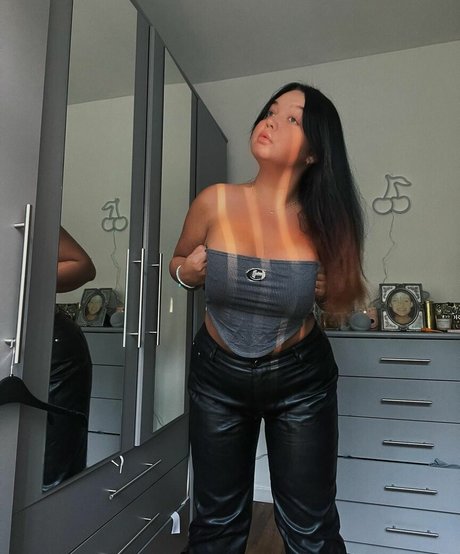 caravernon model beautiful galleries