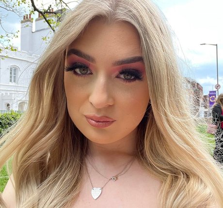 Alex Estelle star porn pictures