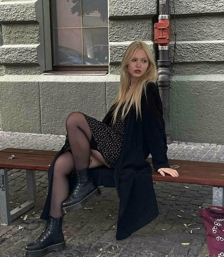 little vikki high quality model img