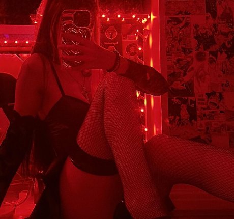 Delusionalsh0ne xxx model photo