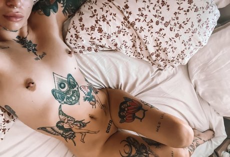 The Omen sexy actress pics