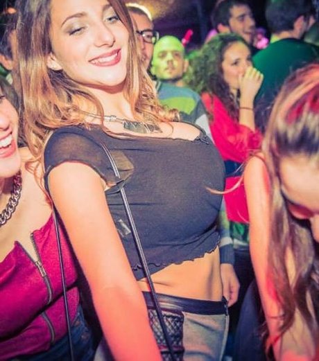 swimming pool onlyfans hot pics