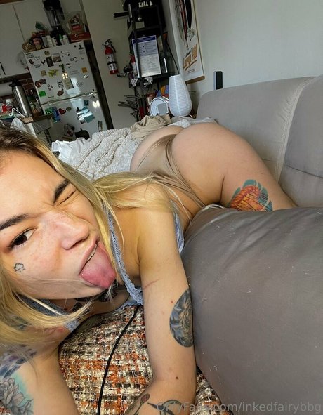 Ioana Vibez naked model photo