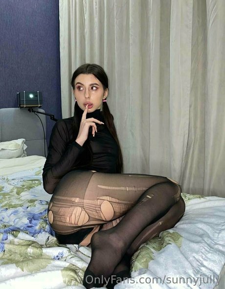 sunnyjully hot actress image