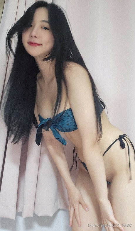 BJ Pyuri model hd photos