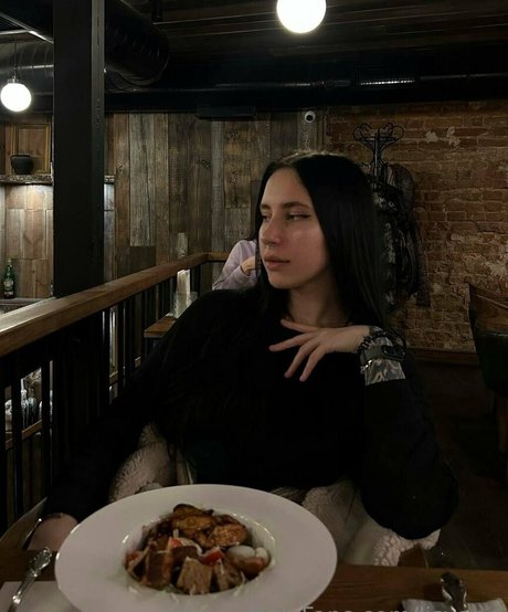 kira lovely erotic star pic