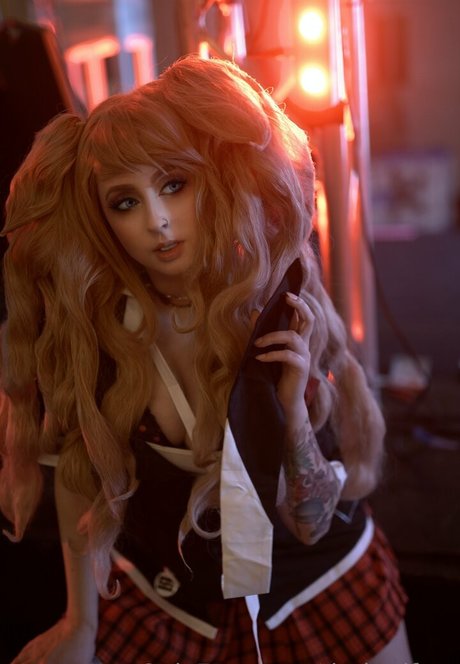 darkreifree model naked photo